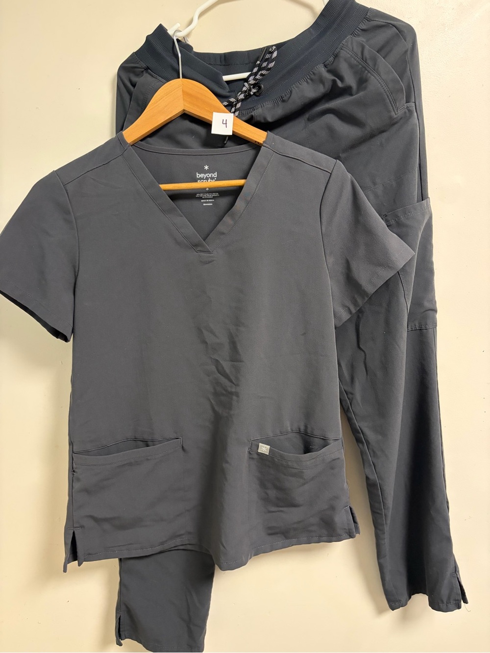 Beyond Scrubs Charcoal Gray V-Neck Scrub Set size small